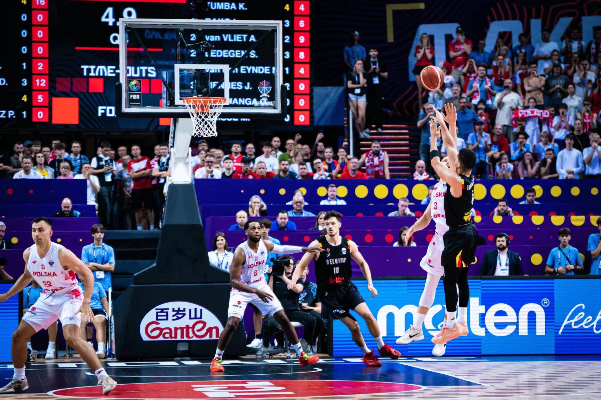 印第安纳步行者训练开放日，集结日迎来里程碑引欢呼，NBA常规赛在即，阵容厚度经受考验的简单介绍